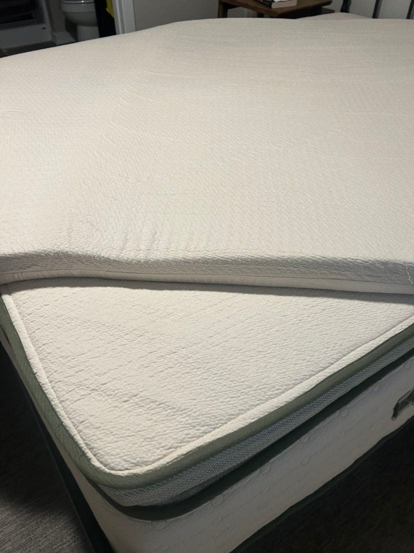 Avocado mattress with its foam topper